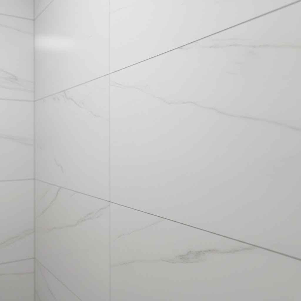 سيراميك حمامات صغيرة مودرن كبير الحجم بألوان فاتحة لإعطاء إحساس بالاتساع.