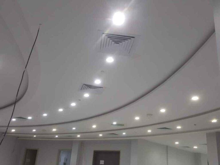 تشطيب سقف جبس بورد فلات لمدخل اللاعبين في مجمع رياضي